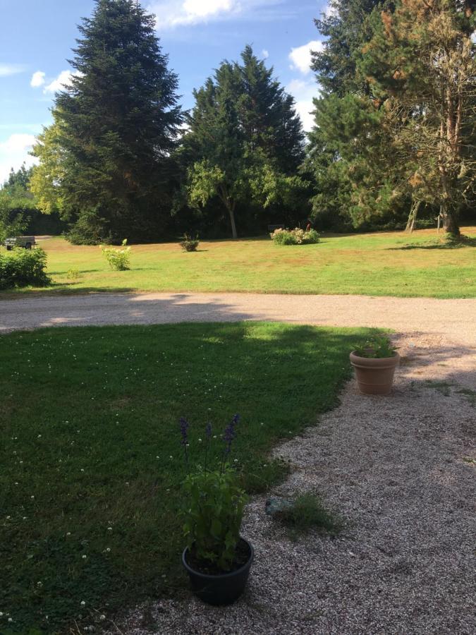 Bed and Breakfast Au Charme Des Pommiers Thiberville Esterno foto